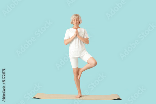 Sporty beautiful mature hap...