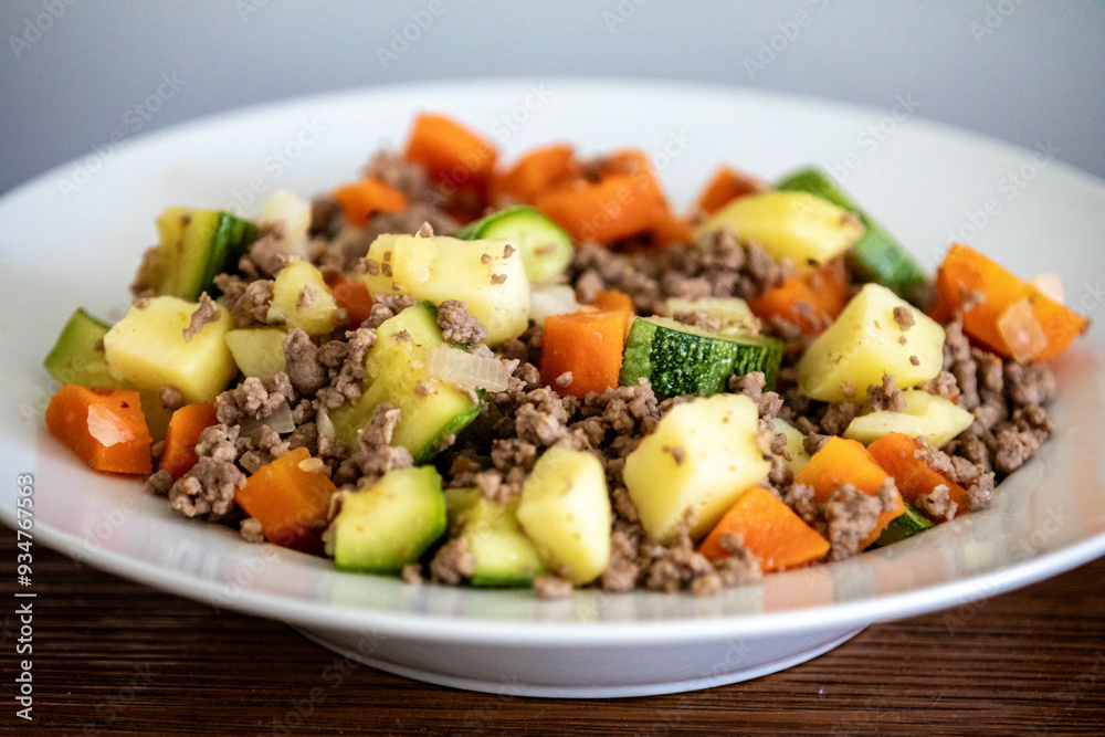 Hearty and nutritious food, ground beef with vegetables. Real low carb food Hearty and nutritious food, ground beef with vegetables. Real low carb food