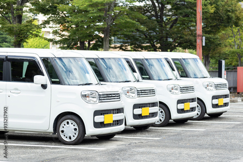 Fototapeta 駐車場に並ぶ軽自動車