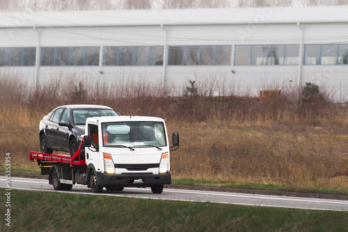 Εκτύπωση καμβά Tow truck helping car after highway breakdown