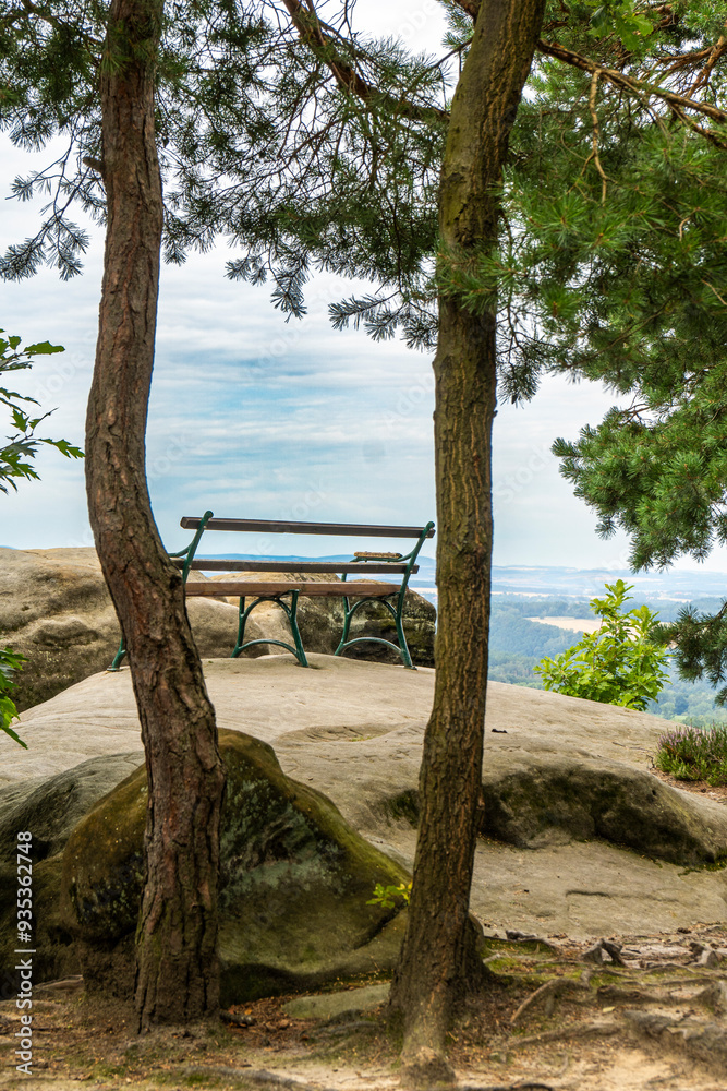 Die Waitzdorfer Aussicht mit einer Bank für die Pause 1 Die Waitzdorfer Aussicht mit einer Bank für die Pause 1