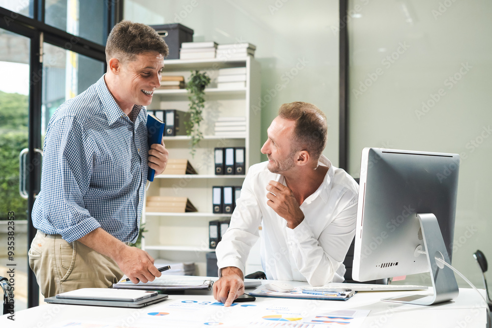 Obraz premium Male colleague caucasian working and update tasks with milestones progress planning and professional investor working new start up project in the office.