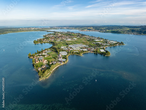 Luftbild von der Insel Reichenau im Bodensee von Westen gesehen