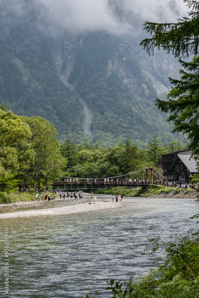 Obraz premium 夏の上高地，梓川と河童橋，長野県