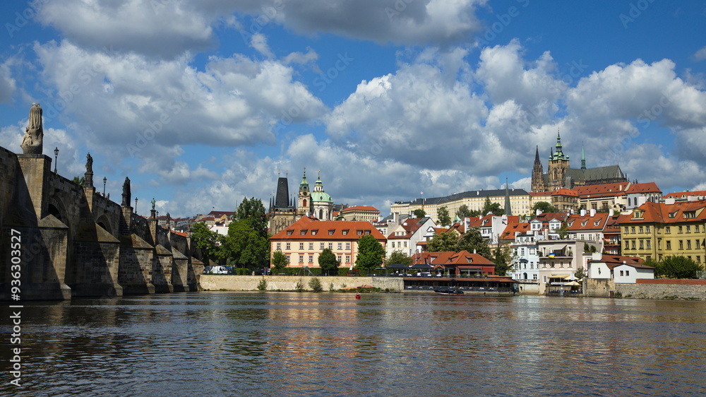 Obraz premium View of Prague Castle and Charles bridge from the river Vltava in Prague, Czech republic, Europe 