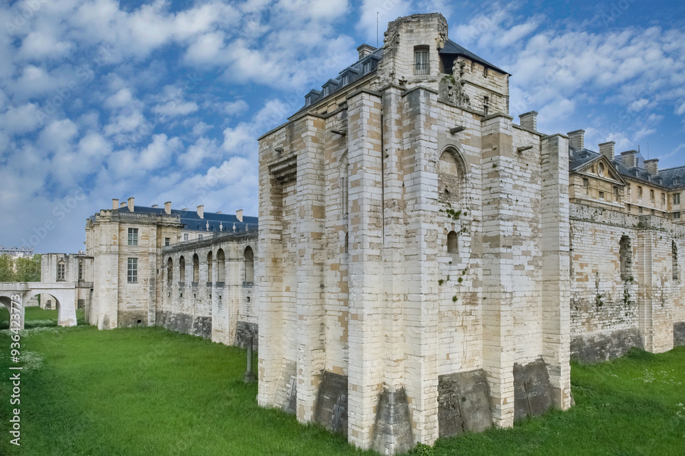 Fototapeta premium Vincennes in France, the beautiful French royal castle