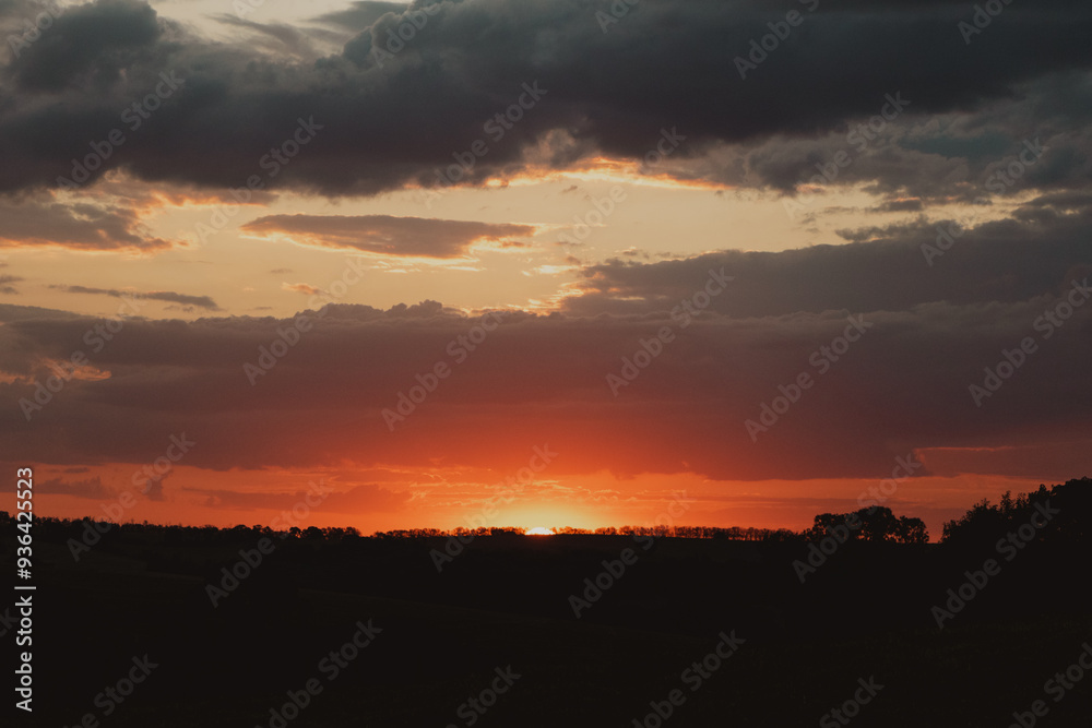 Fototapeta premium beautiful sunset landscape on the horizon