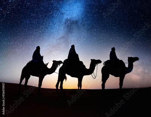 Los tres reyes magos viajando hacia Belén al nacimiento de Jesús