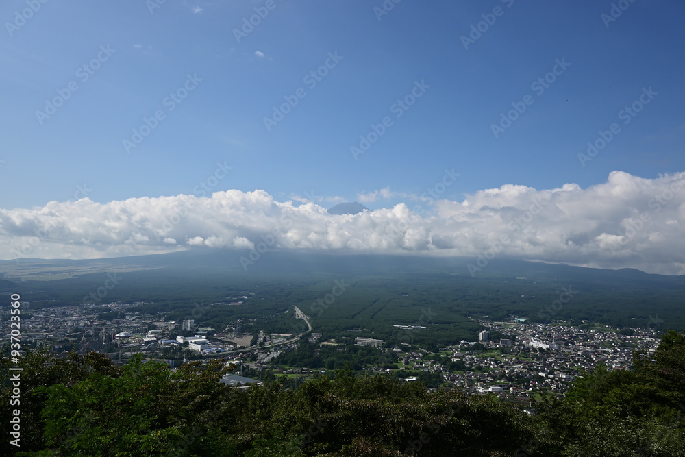 頭を雲の上に出した富士山、天上山公園より 頭を雲の上に出した富士山、天上山公園より