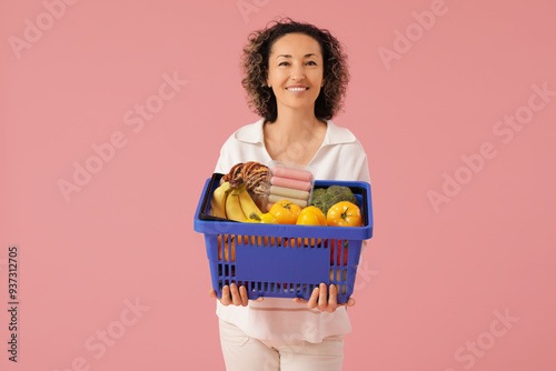 Mature woman with full shop...