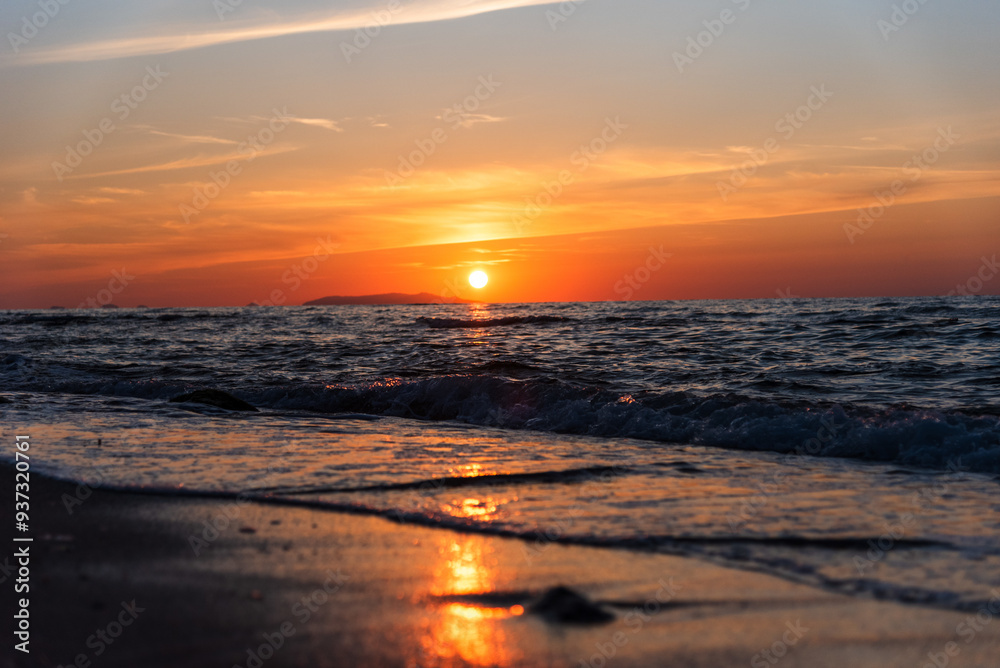Obraz premium Beautiful scenic sunset over mediterranean sea, seen from the Valledoria beach, Sardinia, Italy. 