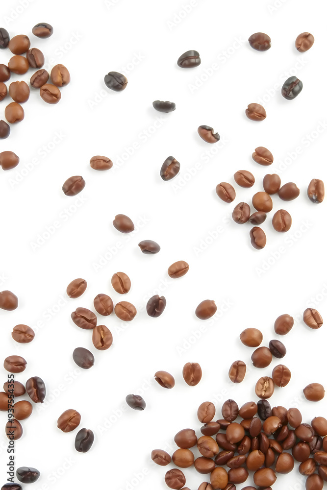 Naklejka premium A scattered arrangement of various coffee beans on a white background, showcasing different shades and textures of roasted coffee.
