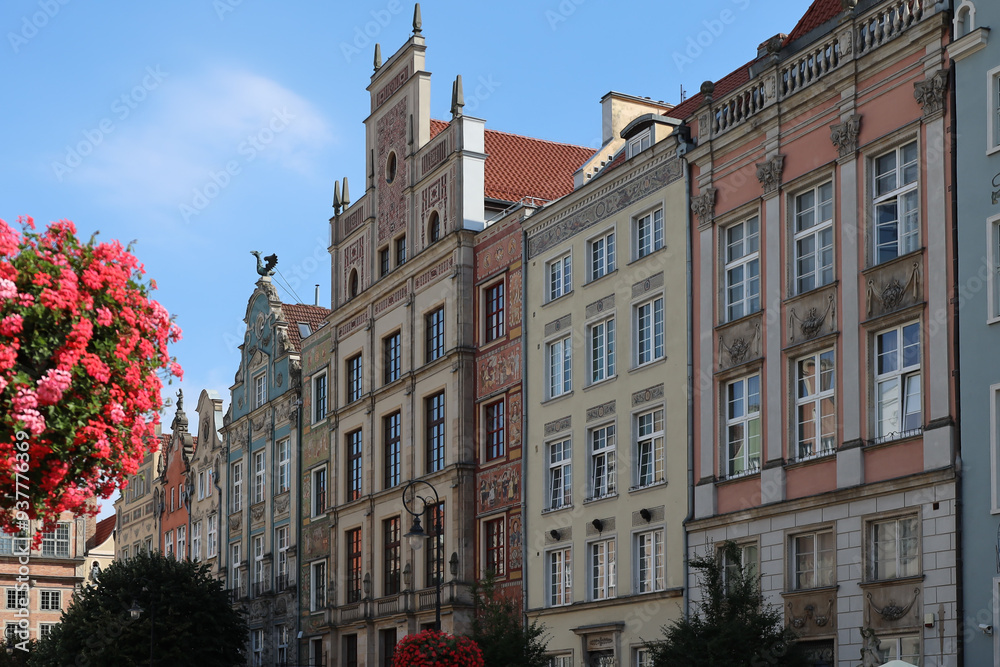 Fototapeta premium Kamienice na starym mieście w Gdańsku lato 2024