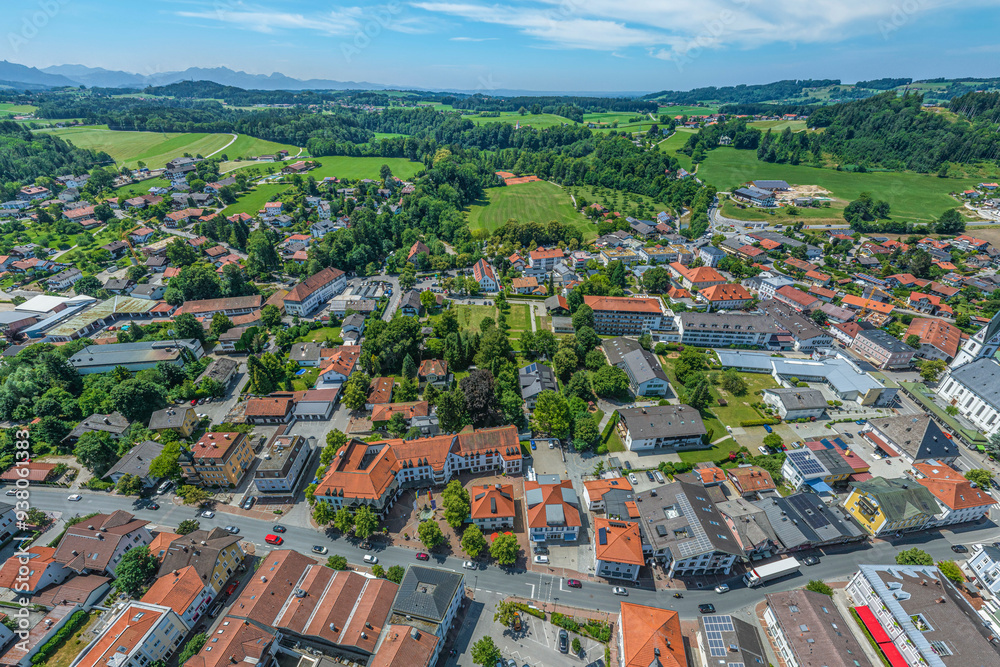 Obraz premium Ausblick auf die Marktgemeinde Prien am Chiemsee