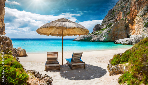 chaise longue au bord d'une plage durant les vacances dans un cadre paradisiaque photo