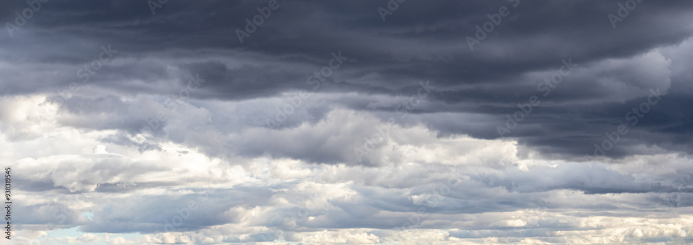 Obraz premium Sky with gray rain clouds