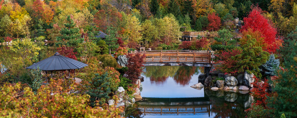 Keuken achterwand Tuin Houten brug in herfsttuin Michigan  © SNEHIT PHOTO
