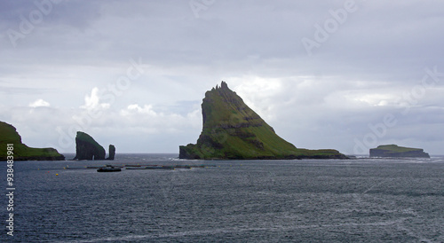 Drangarnir, Tindhólmur und Gáshólmur photo