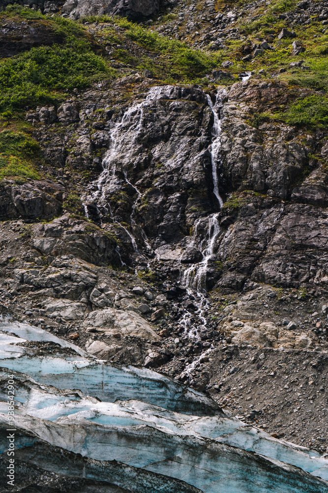 Obraz premium Waterfall and glacier in Glacier Bay National Park in Alaska in summer 