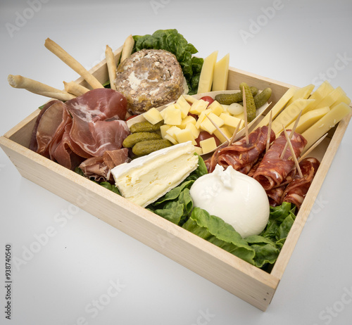 Fototapeta Naklejka Na Ścianę i Meble -  plateau de fromages et charcuterie