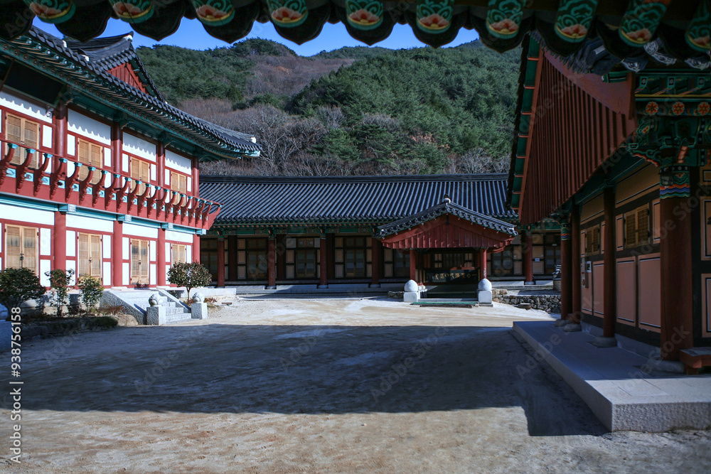 The exterior of the old building in the Buddhist temple