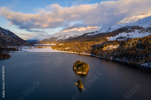 Obraz na płótnie Lake Sils, Switzerland: Dramatic aerial view of the sunset over the Silsersee lake in winter in the Engadine valley in Canton Graubunden in the Swiss alps. w salonie