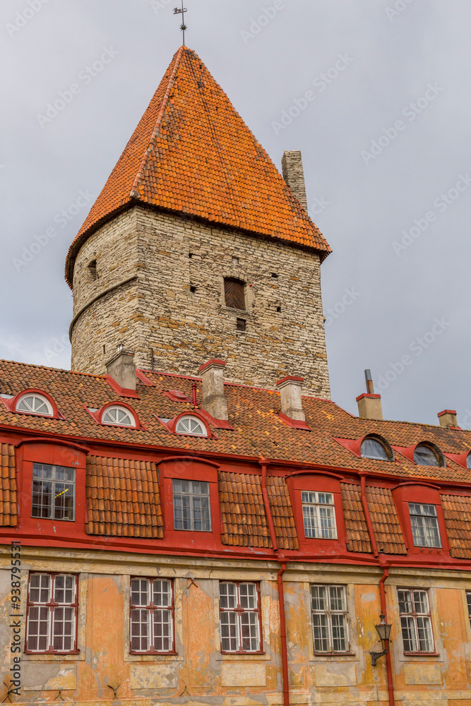 Obraz premium Eastern Europe, Baltic States, Estonia, Tallinn. Old town, tower along the city walls.