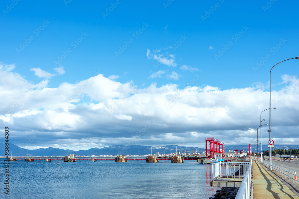 Obraz premium 【資料:交通】フェリー桟橋のある風景