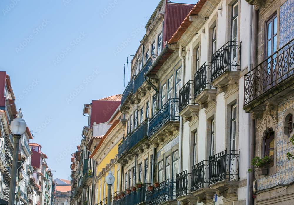 Fototapeta premium Traditional portugueses buildings with colorful facade and tiles, Porto, Portugal