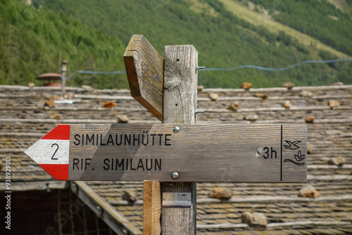 Wandern in den österreichischen Alpen photo