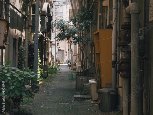 都会の路地裏