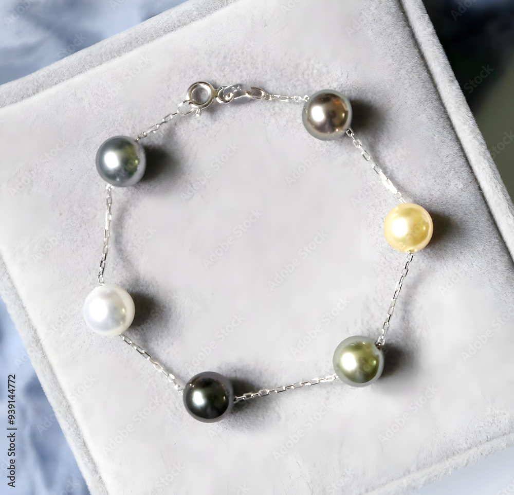 Fototapeta premium Elegant Multicolored Pearl Bracelet