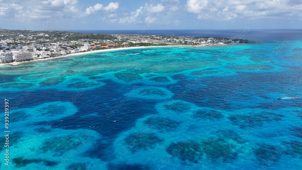 Obraz premium San Andres Skyline At San Andres In Providencia Y Santa Catalina Colombia. Beach Landscape. Caribbean Island. San Andres At Providencia Y Santa Catalina Colombia. Seascape Outdoor. Nature Tourism.