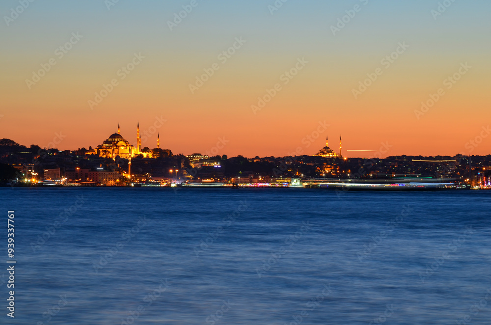 Naklejka premium sunset over the bosphorus, istanbul