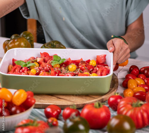 Tomaten verarbeiten, frische Tomaten aus dem Garten, Tomatensoße selber machen photo