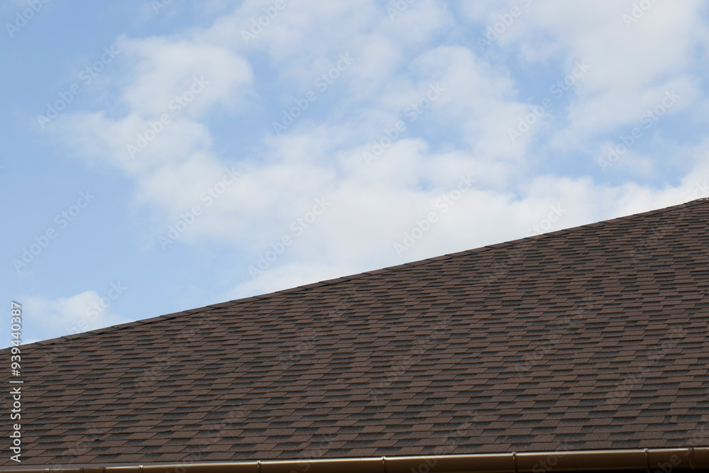 A soft roof on the house. Roof installation and repair. A soft roof on the house. Roof installation and repair.