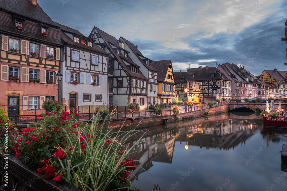 Naklejka premium Colmar, Alsace. Quartier historique de la petite Venise de nuit, France.
