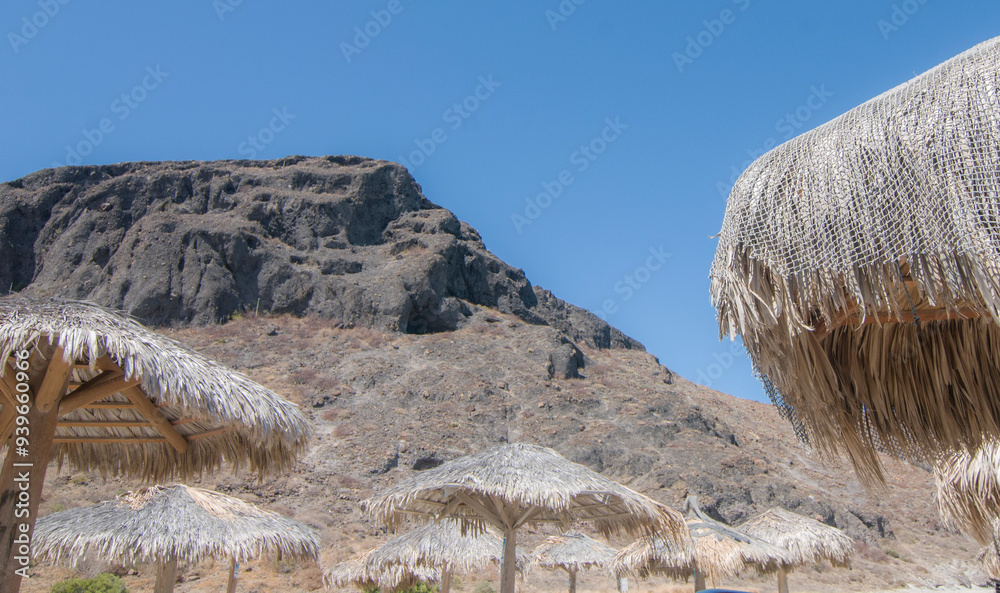 Φωτογραφία Palapas on EL TECOLOTE beach, in La Paz BCS Mexico with view of the beautiful mountain, concept of summer vacation in Mexico on a sunny day with blue sky