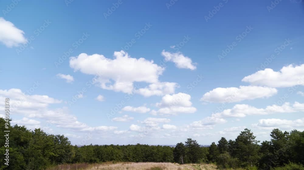 Nuages dans le ciel bleu