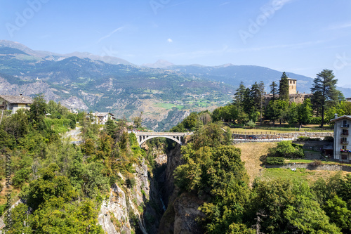 Antico ponte di collegamento tra due montagne in Valle d'Aosta, Italia photo