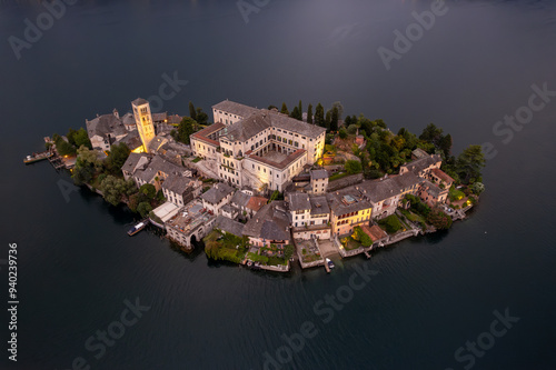 Isola San Giulio sul lago d'Orta in Piemonte, Italia