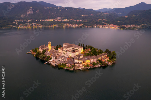 Isola San Giulio sul lago d'Orta in Piemonte, Italia