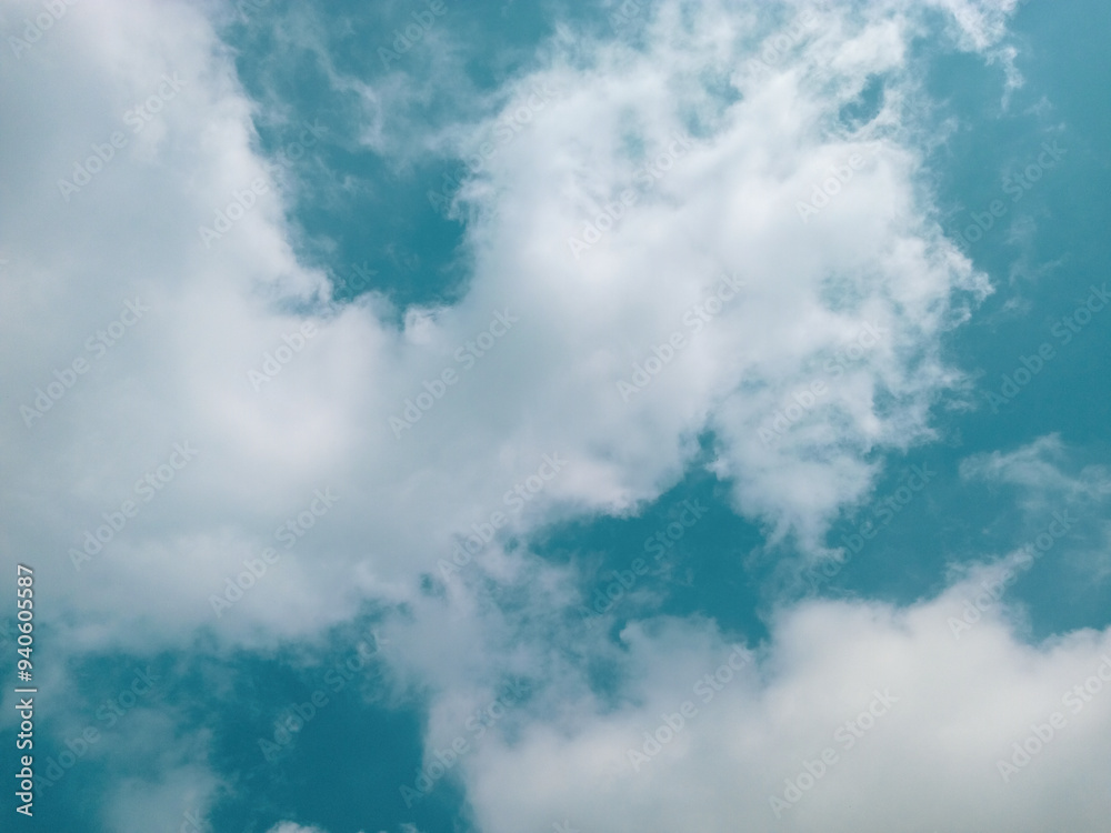 Obraz premium The beauty of white clouds covering the blue sky