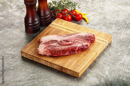 Tableau sur toile Raw beef chuck roll steak