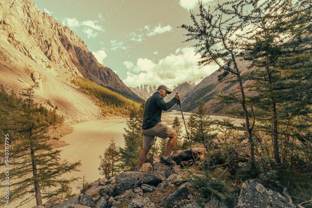 Naklejka premium hiker in the mountains