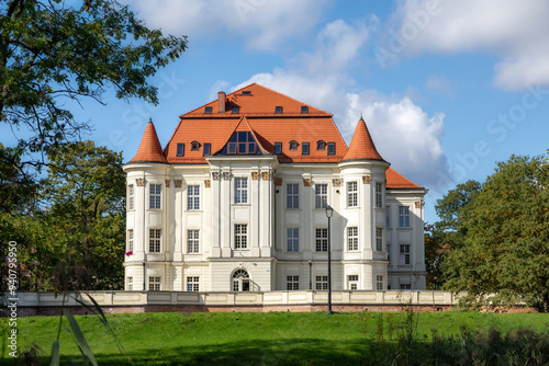 Obraz na płótnie Lesnica Castle (Zamek w Lesnicy) - former palace and residence of wealthy families of Wroclaw burghers. Currently used as city's cultural center. w salonie