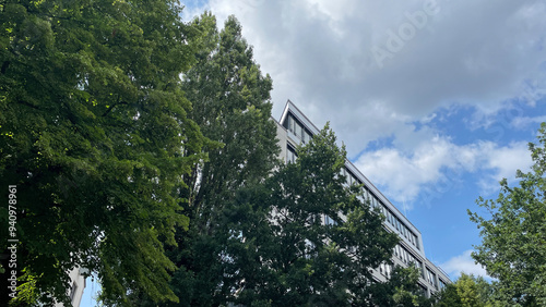 Bäume und Bürogebäude in Hamburg Bahrenfeld photo