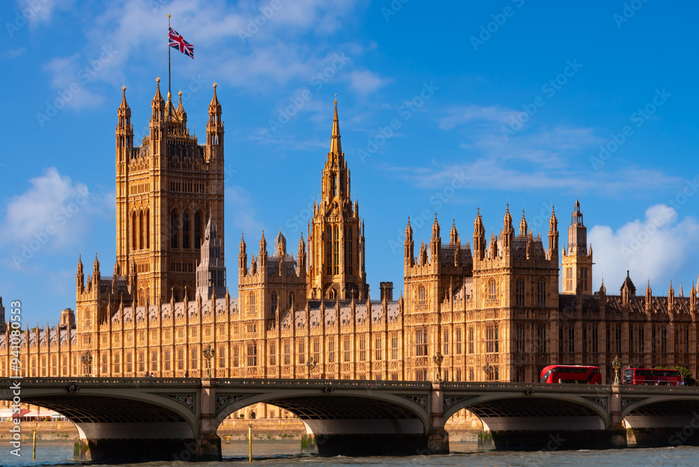 Fototapeta premium Houses of parliament in London, England. Famous landmark and tourist attraction