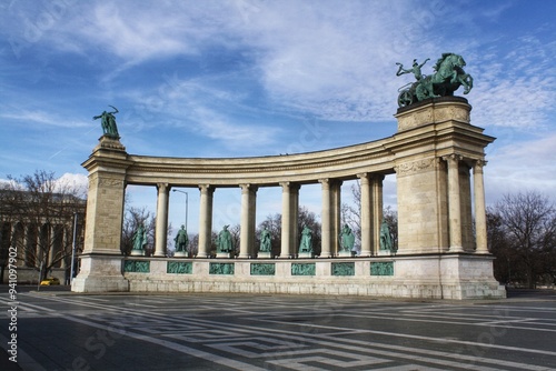 Place des Héros de Budapest en Hongrie  photo