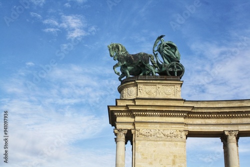 Place des héros de Budapest en Hongrie photo